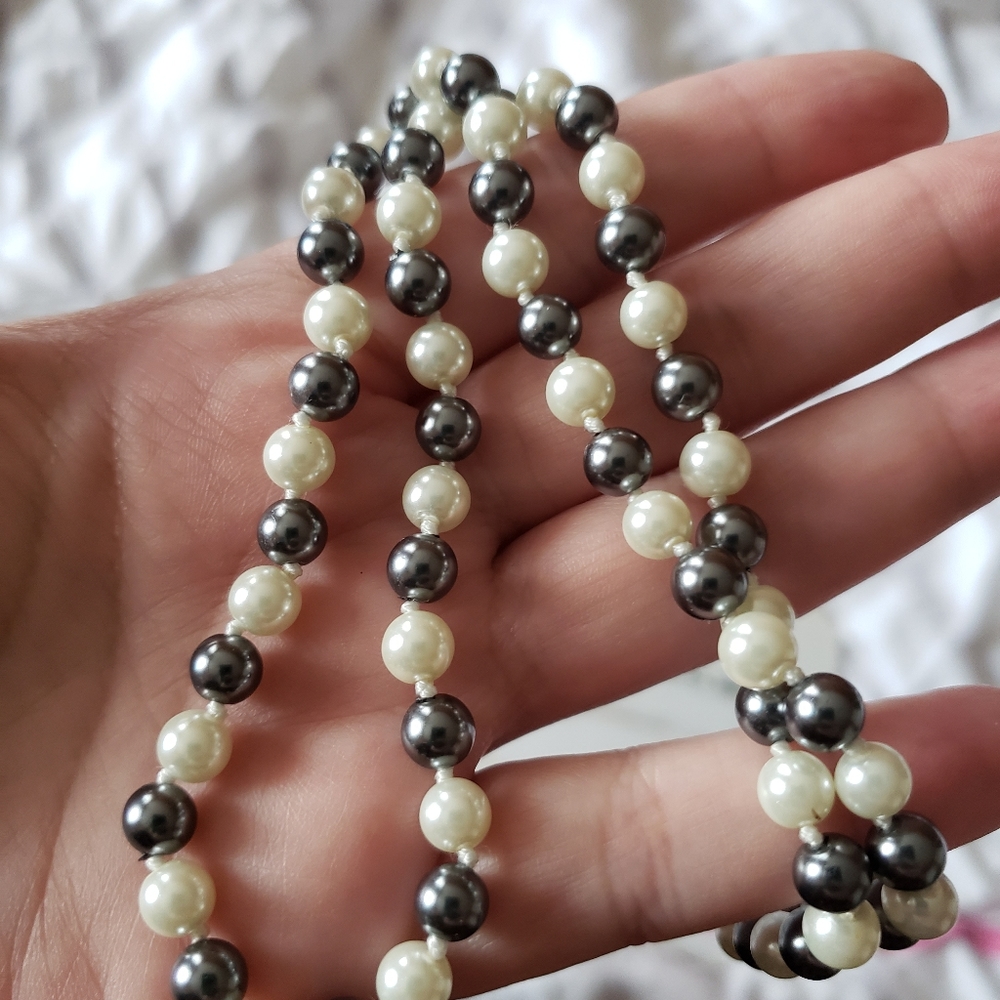 🥳3/$16🥳White and gray faux pearls necklace bracelet
